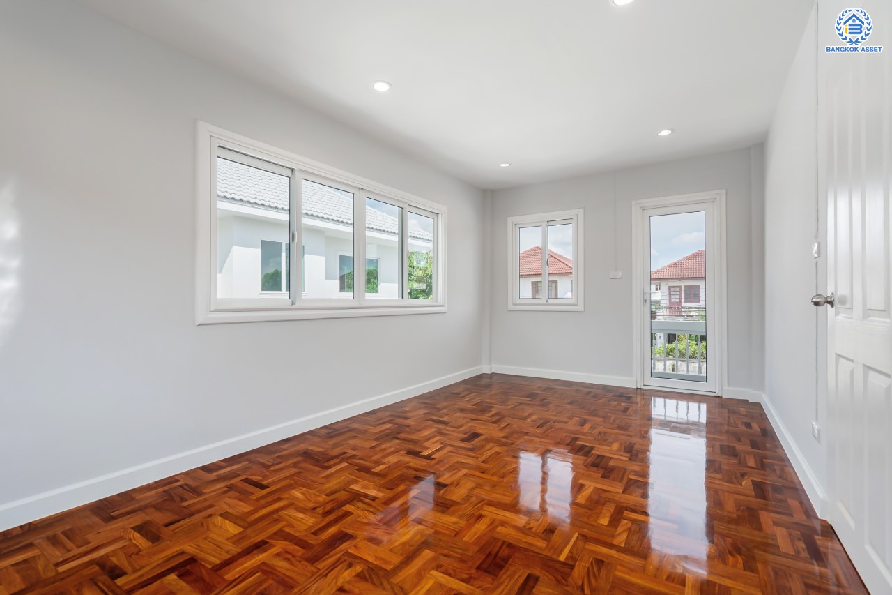 บ้านมือสองตกแต่งใหม่ คุณภาพแบรนด์ LH ม.ชลลดา บางบัวทอง เนื้อที่ 62 ตร.ว. ตกแต่งหรูหรา ฟังก์ชันจัดเต็ม 3 ห้องนอน 2 ห้องน้ำ จอดรถได้ 2 คัน พร้อม Facilities ครบ! บนทำเลคุณภาพ เชื่อมต่อได้หลายเส้นทาง ใกล้เซ็นทรัลเวสต์เกต และรถไฟฟ้า "สถานีบางพลู"